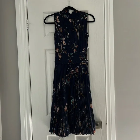 FLORAL DRESS - Picture 1 of 9